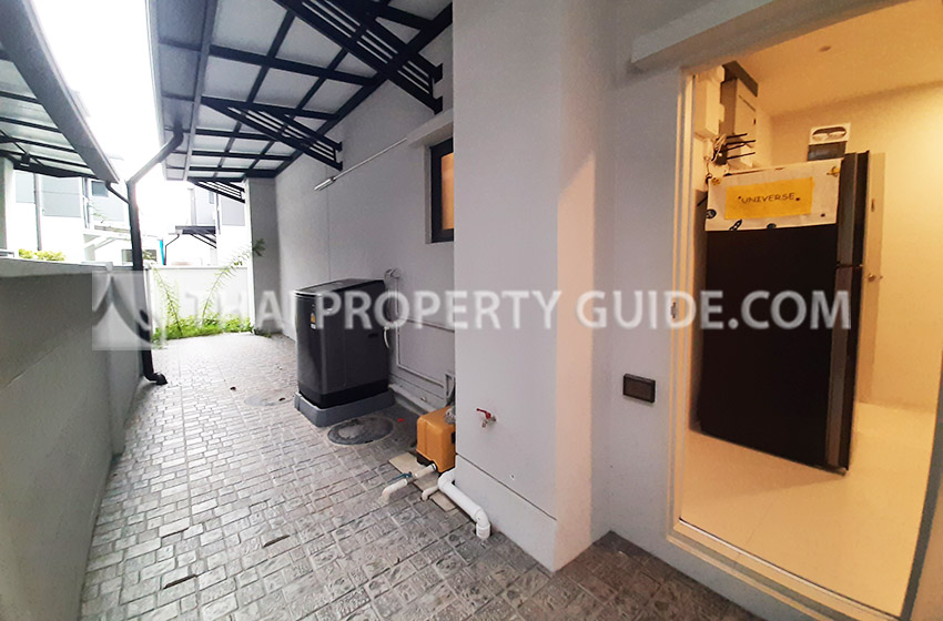 House with Shared Pool in Bangnatrad 